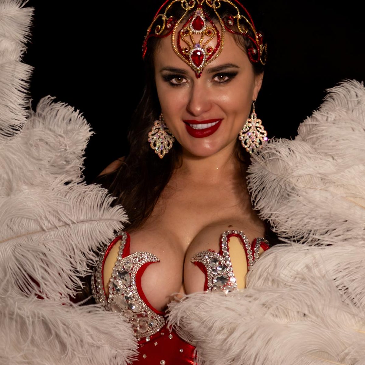 Glamour portrait of Amazing Ivanna with feather fans and gold headpiece